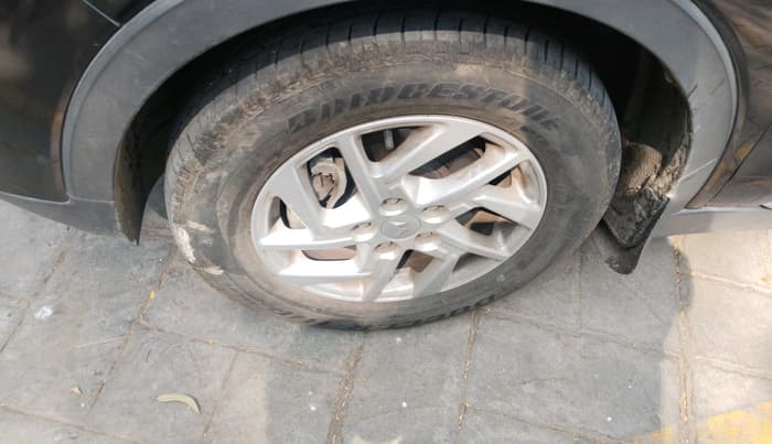 2022 Mahindra XUV300 W8 1.2 PETROL, Petrol, Manual, 21,091 km, tyre