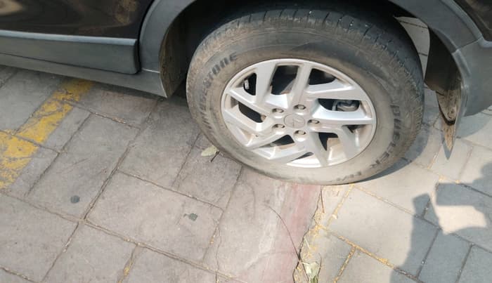 2022 Mahindra XUV300 W8 1.2 PETROL, Petrol, Manual, 21,091 km, tyre