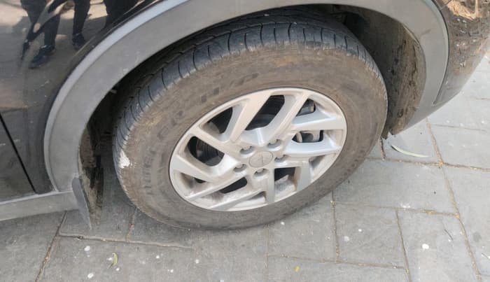 2022 Mahindra XUV300 W8 1.2 PETROL, Petrol, Manual, 21,091 km, tyre