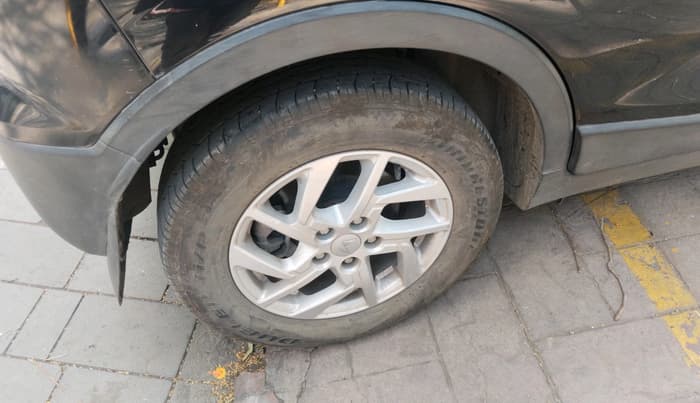 2022 Mahindra XUV300 W8 1.2 PETROL, Petrol, Manual, 21,091 km, tyre