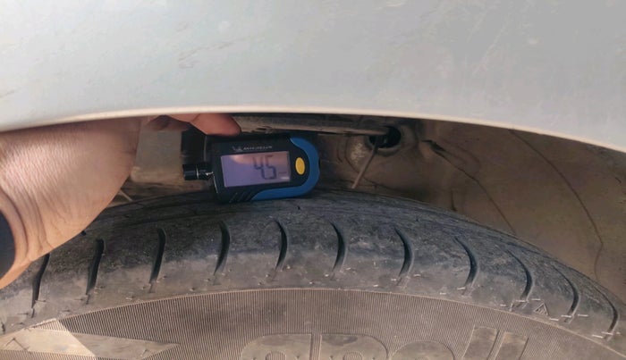 2019 Maruti Swift LXI, Petrol, Manual, 1,14,807 km, tyre