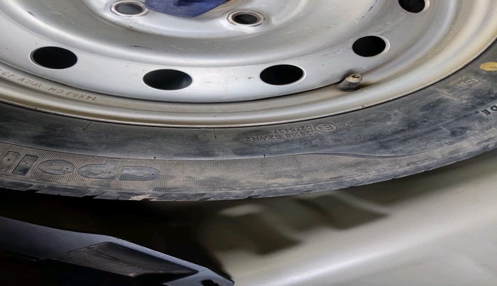 2019 Maruti Swift LXI, Petrol, Manual, 1,14,807 km, tyre