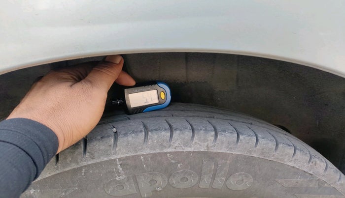 2019 Maruti Swift LXI, Petrol, Manual, 1,14,807 km, tyre