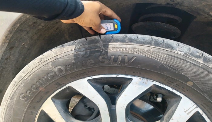 2014 Nissan Terrano XV D THP 110 PS, Diesel, Manual, 1,15,488 km, tyre