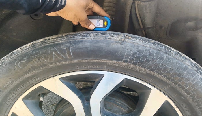 2014 Nissan Terrano XV D THP 110 PS, Diesel, Manual, 1,15,488 km, tyre