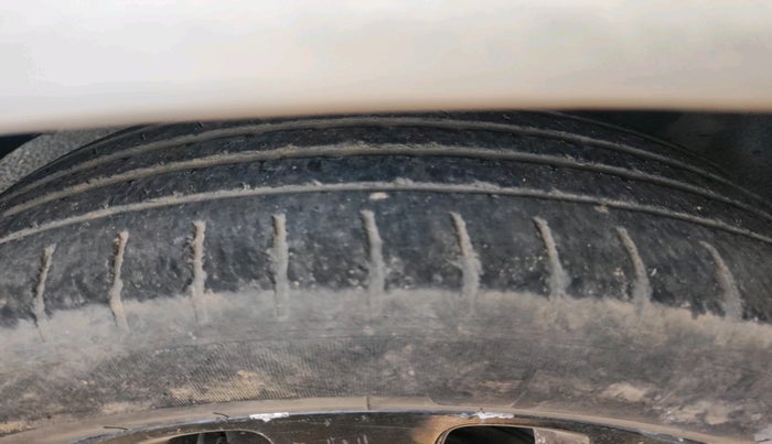 2015 Maruti Baleno ZETA DIESEL 1.3, Diesel, Manual, 93,580 km, tyre