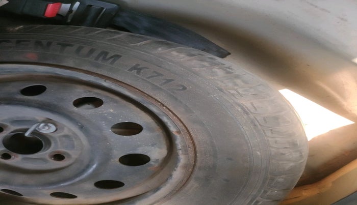 2013 Maruti Swift VXI, Petrol, Manual, 55,471 km, tyre