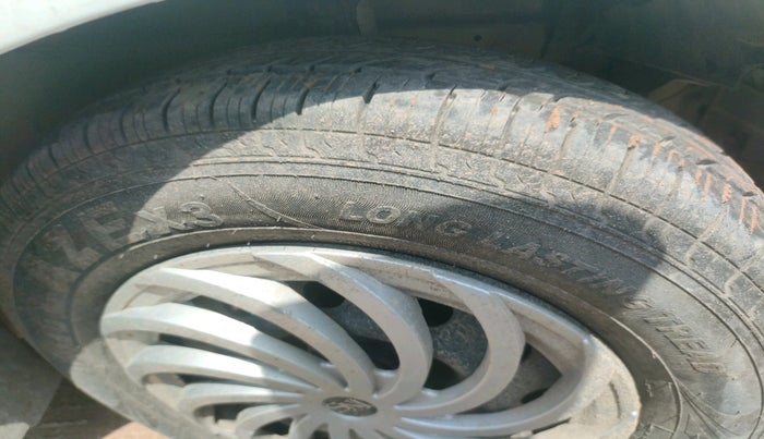 2013 Maruti Swift VXI, Petrol, Manual, 55,471 km, tyre