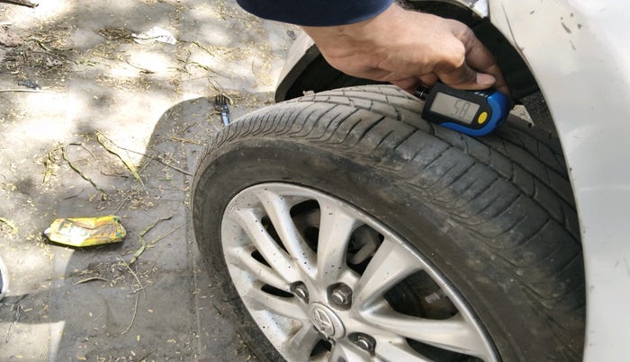 2011 Toyota Etios Liva V, Petrol, Manual, 52,591 km, tyre