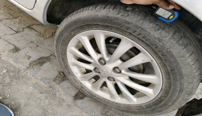 2011 Toyota Etios Liva V, Petrol, Manual, 52,591 km, tyre