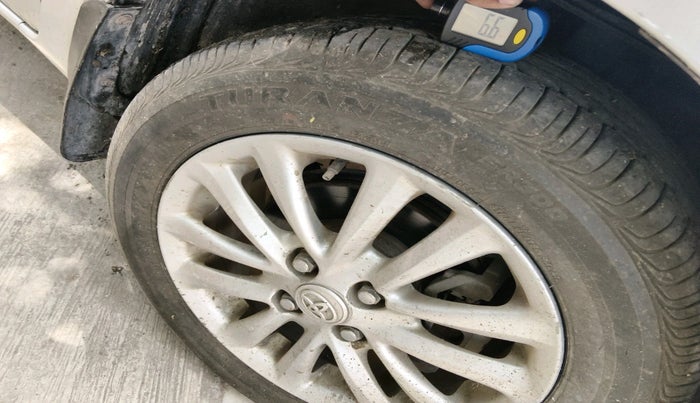 2011 Toyota Etios Liva V, Petrol, Manual, 52,591 km, tyre