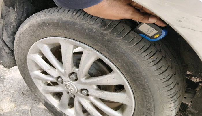 2011 Toyota Etios Liva V, Petrol, Manual, 52,591 km, tyre