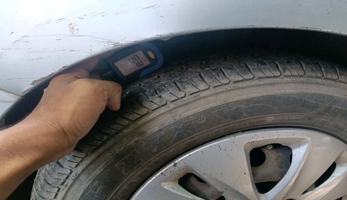 2011 Hyundai i10 MAGNA 1.2, Petrol, Manual, 1,49,572 km, tyre