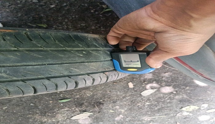 2011 Hyundai i10 MAGNA 1.2, Petrol, Manual, 1,49,572 km, tyre