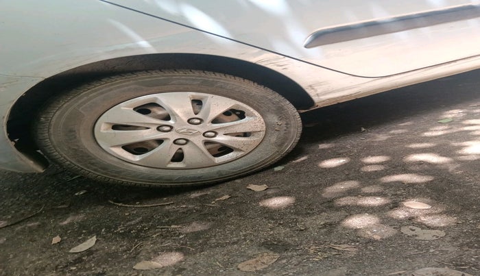 2011 Hyundai i10 MAGNA 1.2, Petrol, Manual, 1,49,572 km, tyre