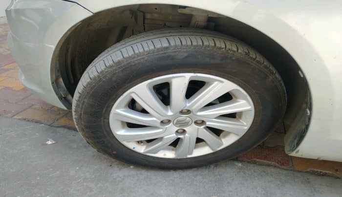 2016 Maruti Swift Dzire ZXI, CNG, Manual, 47,606 km, tyre