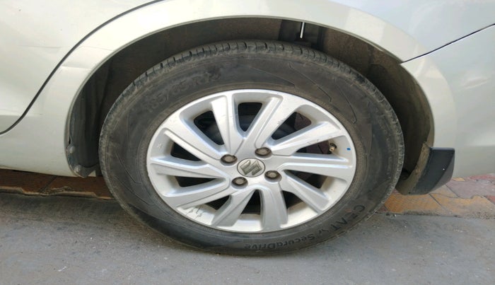 2016 Maruti Swift Dzire ZXI, CNG, Manual, 47,606 km, tyre