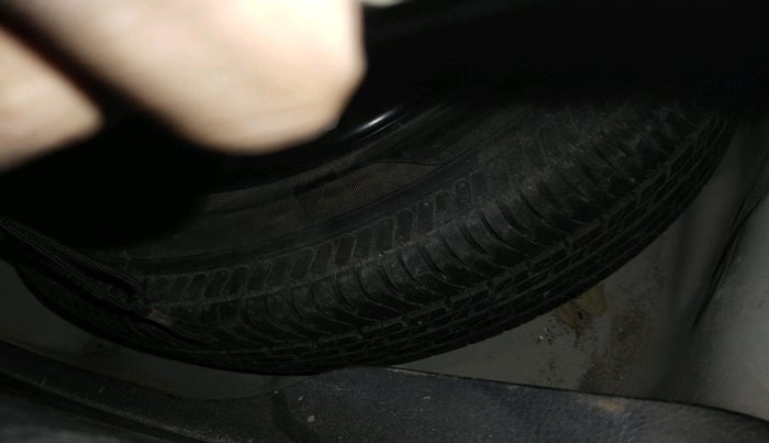 2016 Maruti Swift Dzire ZXI, CNG, Manual, 47,606 km, tyre