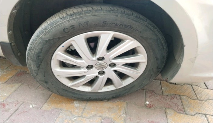 2016 Maruti Swift Dzire ZXI, CNG, Manual, 47,606 km, tyre