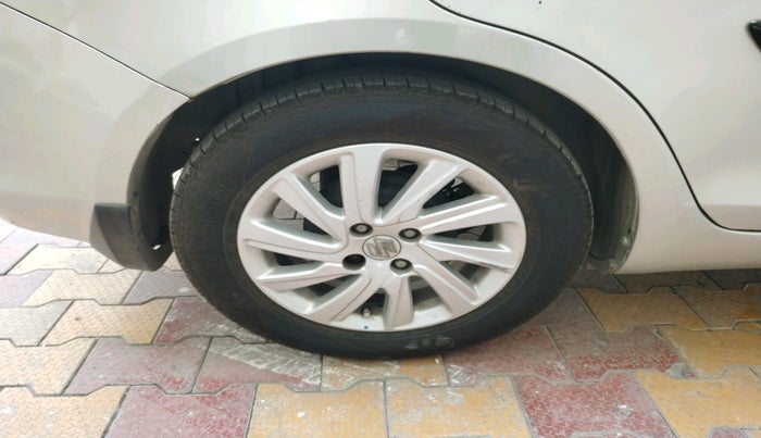 2016 Maruti Swift Dzire ZXI, CNG, Manual, 47,606 km, tyre