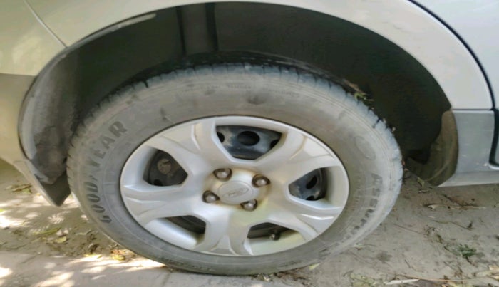 2016 Ford Ecosport AMBIENTE 1.5L DIESEL, Diesel, Manual, 70,408 km, tyre