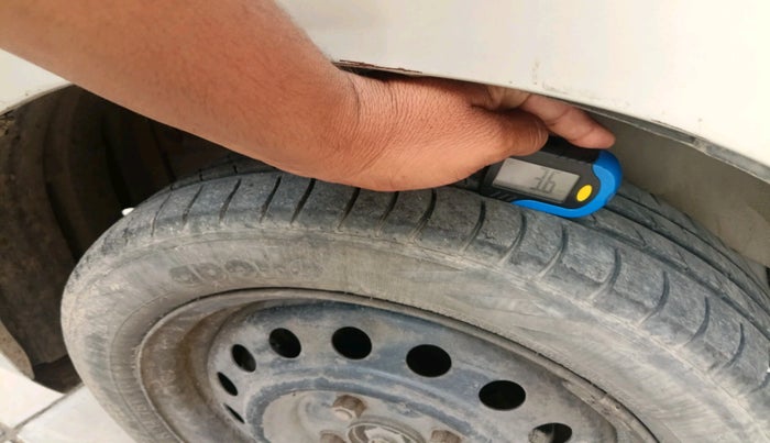 2011 Maruti Wagon R 1.0 VXI, Petrol, Manual, 1,42,521 km, tyre