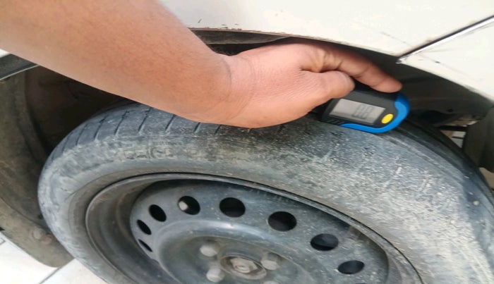 2011 Maruti Wagon R 1.0 VXI, Petrol, Manual, 1,42,521 km, tyre