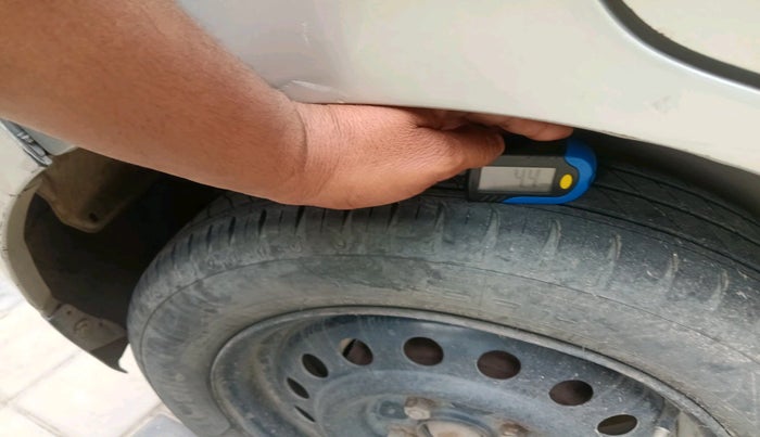 2011 Maruti Wagon R 1.0 VXI, Petrol, Manual, 1,42,521 km, tyre