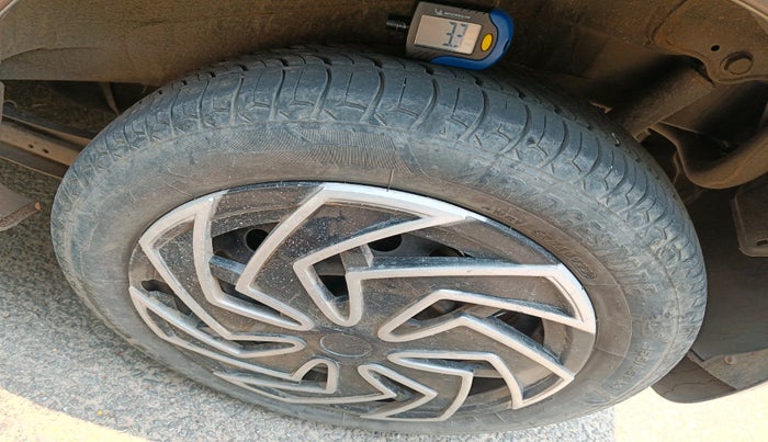 2017 Maruti Wagon R 1.0 VXI, Petrol, Manual, 93,975 km, tyre