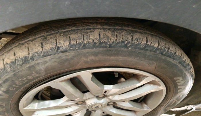 2020 Renault TRIBER RXZ AMT, Petrol, Automatic, 27,440 km, tyre