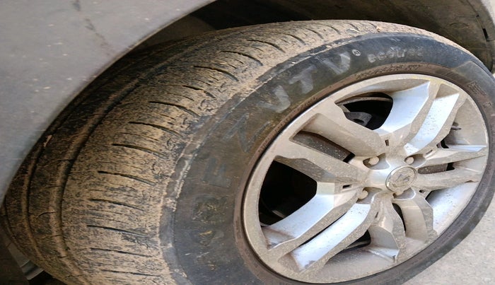 2020 Renault TRIBER RXZ AMT, Petrol, Automatic, 27,440 km, tyre