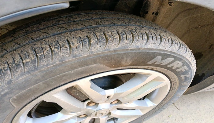 2020 Renault TRIBER RXZ AMT, Petrol, Automatic, 27,440 km, tyre