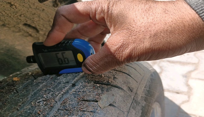 2015 Ford Ecosport AMBIENTE 1.5L PETROL, Petrol, Manual, 1,50,703 km, tyre