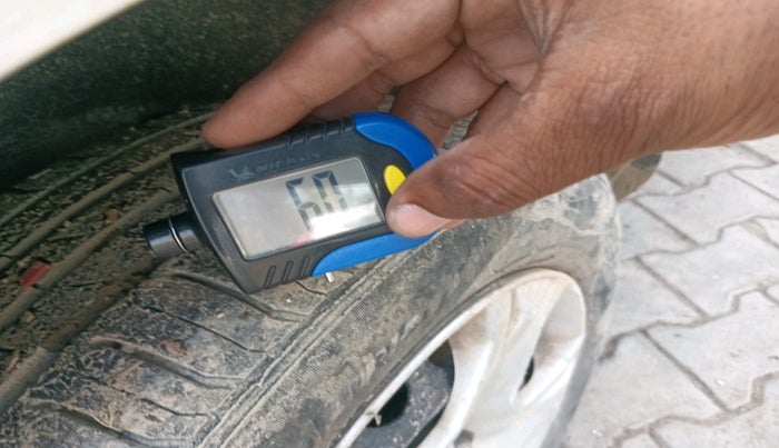 2015 Ford Ecosport AMBIENTE 1.5L PETROL, Petrol, Manual, 1,50,703 km, tyre