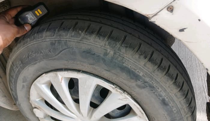 2015 Maruti Swift Dzire VXI, CNG, Manual, 1,03,064 km, tyre