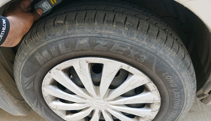 2015 Maruti Swift Dzire VXI, CNG, Manual, 1,03,064 km, tyre