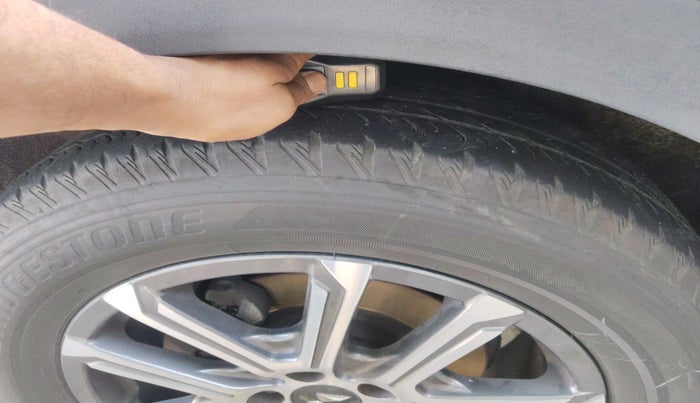 2021 Mahindra XUV700 AX 7 LUXURY P AT 7 STR, Petrol, Automatic, 1,03,324 km, tyre