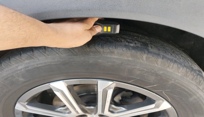 2021 Mahindra XUV700 AX 7 LUXURY P AT 7 STR, Petrol, Automatic, 1,03,324 km, tyre