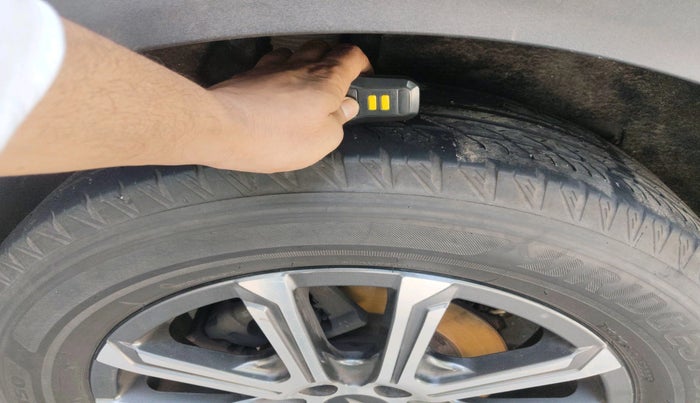 2021 Mahindra XUV700 AX 7 LUXURY P AT 7 STR, Petrol, Automatic, 1,03,324 km, tyre