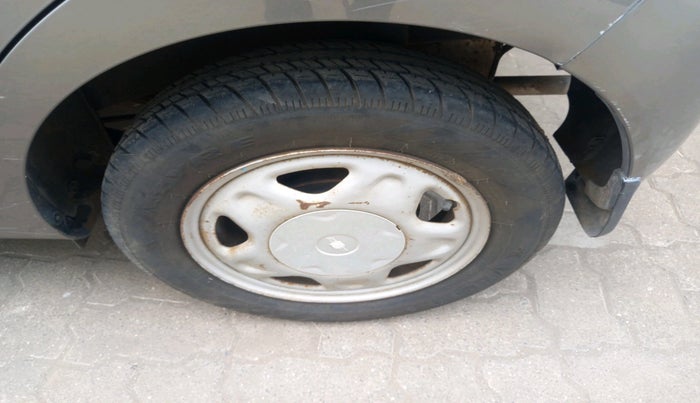 2011 Chevrolet Beat LS PETROL, Petrol, Manual, 20,193 km, tyre