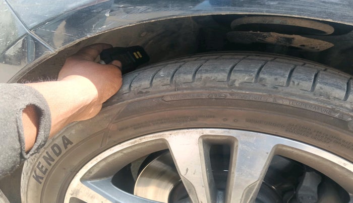 2014 Mercedes Benz E Class E 250 CDI AVANTGARDE, Diesel, Automatic, 1,00,293 km, tyre