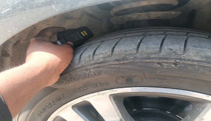 2014 Mercedes Benz E Class E 250 CDI AVANTGARDE, Diesel, Automatic, 1,00,293 km, tyre