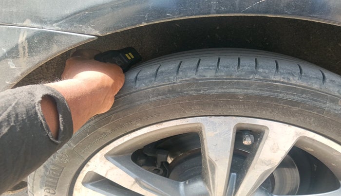 2014 Mercedes Benz E Class E 250 CDI AVANTGARDE, Diesel, Automatic, 1,00,293 km, tyre