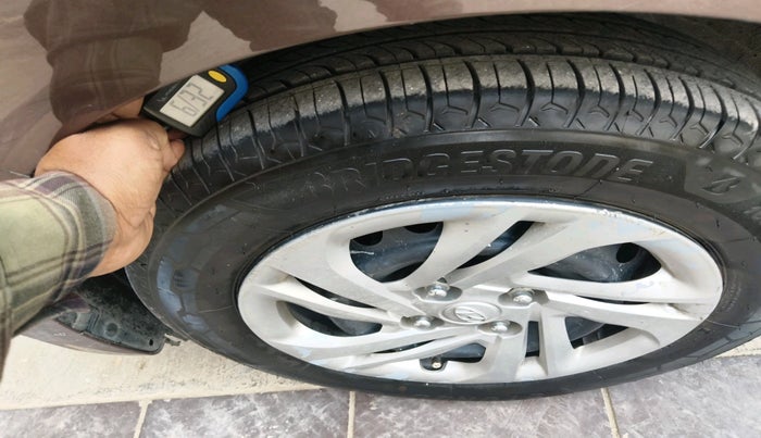 2022 Hyundai AURA S 1.2 CNG, CNG, Manual, 79,102 km, tyre