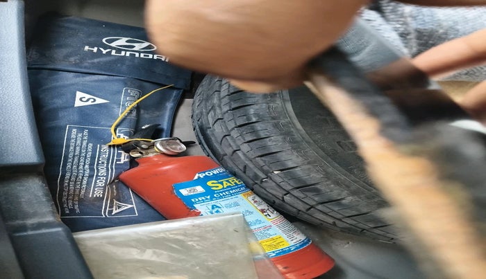 2022 Hyundai AURA S 1.2 CNG, CNG, Manual, 79,102 km, tyre