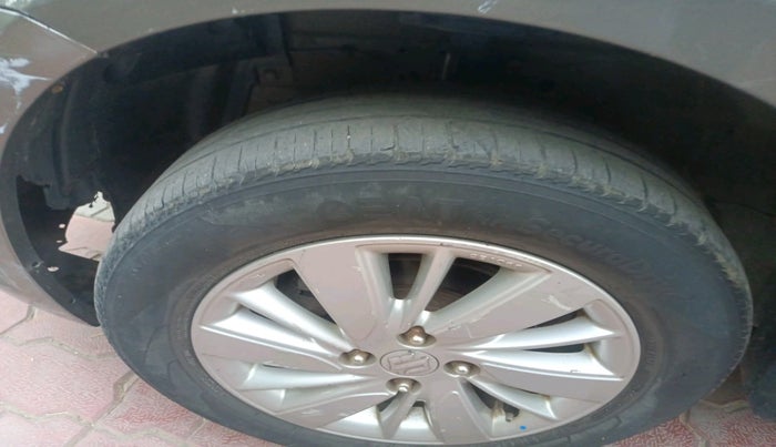 2015 Maruti Swift Dzire VDI, Diesel, Manual, 1,22,339 km, tyre