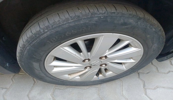 2015 Maruti Swift Dzire VDI, Diesel, Manual, 1,22,339 km, tyre