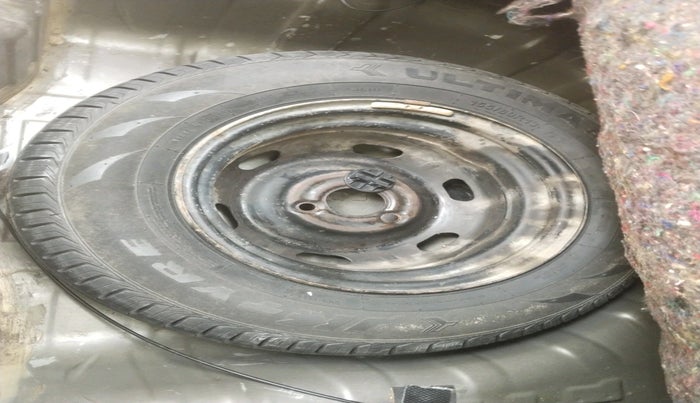 2016 Renault Kwid RXT 1.0 AMT, Petrol, Automatic, 66,141 km, tyre