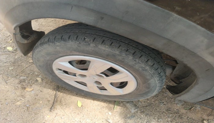 2016 Renault Kwid RXT 1.0 AMT, Petrol, Automatic, 66,141 km, tyre