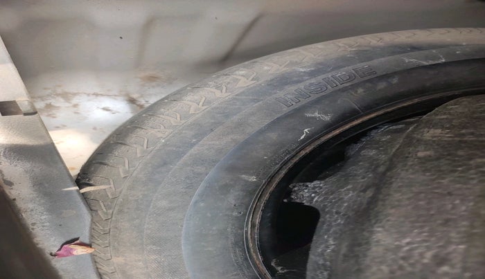 2012 Honda Civic 1.8L I-VTEC V MT, CNG, Manual, 1,25,348 km, tyre